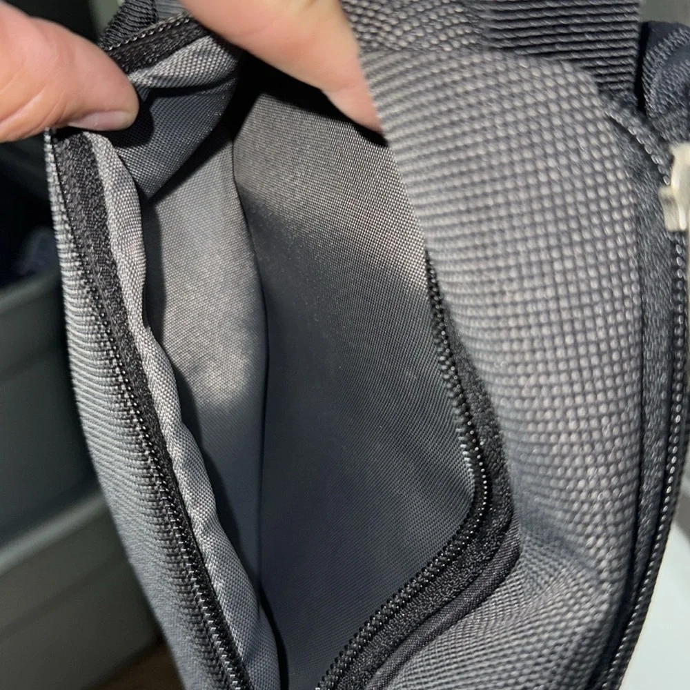 Travelon Black 6 Pocket Crossbody Anti-Theft Small Bag 9”x8”x2” Vacation World